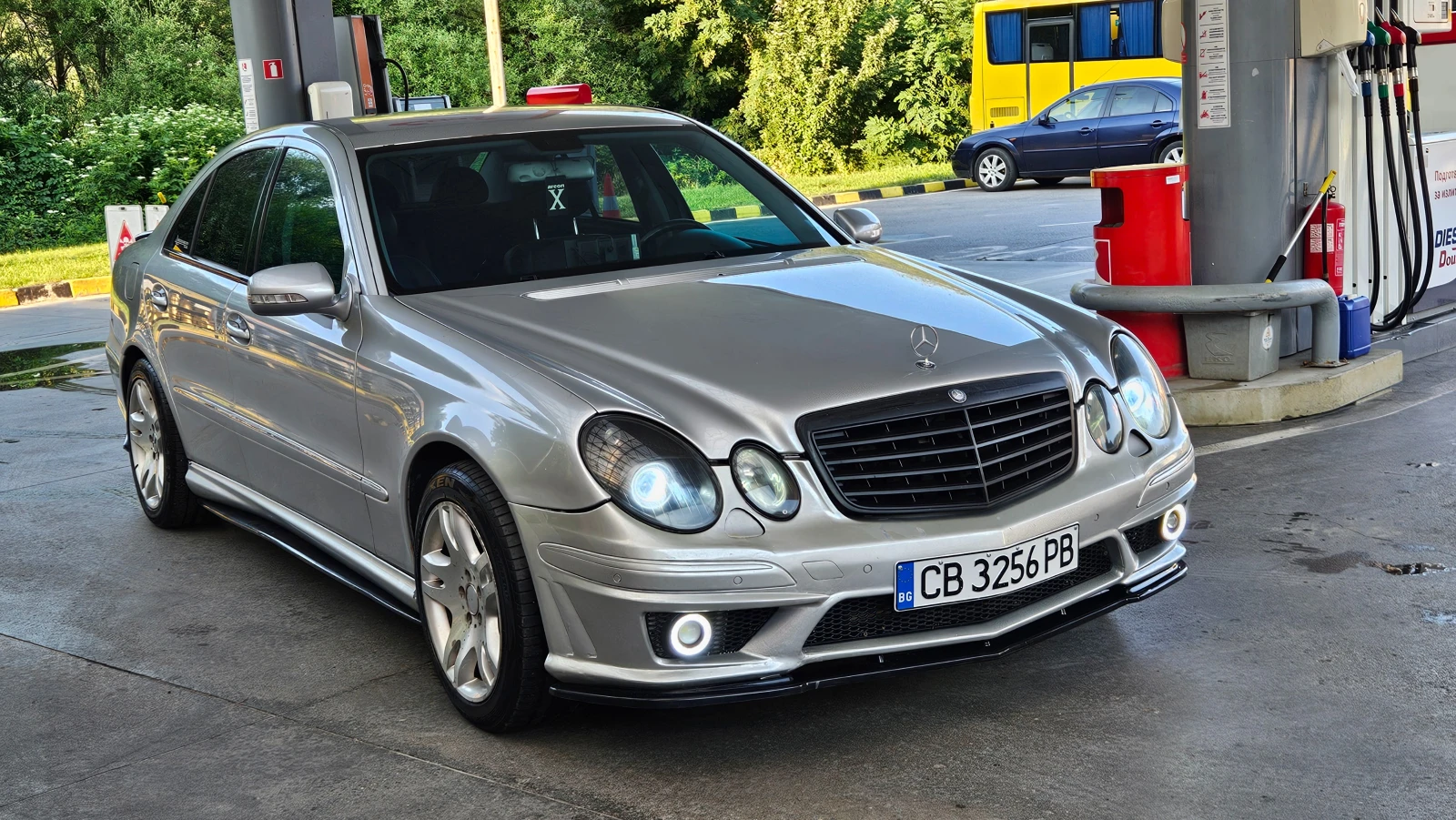 Mercedes-Benz E 320 3.2 GAZ/AVTOMAT/NAVIG/SPORT, снимка 9 - Автомобили и джипове - 55345147