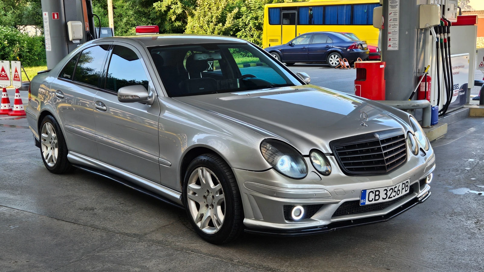 Mercedes-Benz E 320 3.2 GAZ/AVTOMAT/NAVIG/SPORT, снимка 8 - Автомобили и джипове - 55345147