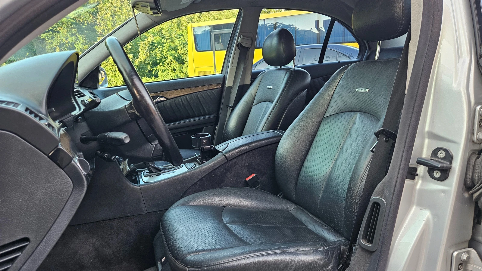 Mercedes-Benz E 320 3.2 GAZ/AVTOMAT/NAVIG/SPORT, снимка 12 - Автомобили и джипове - 55345147
