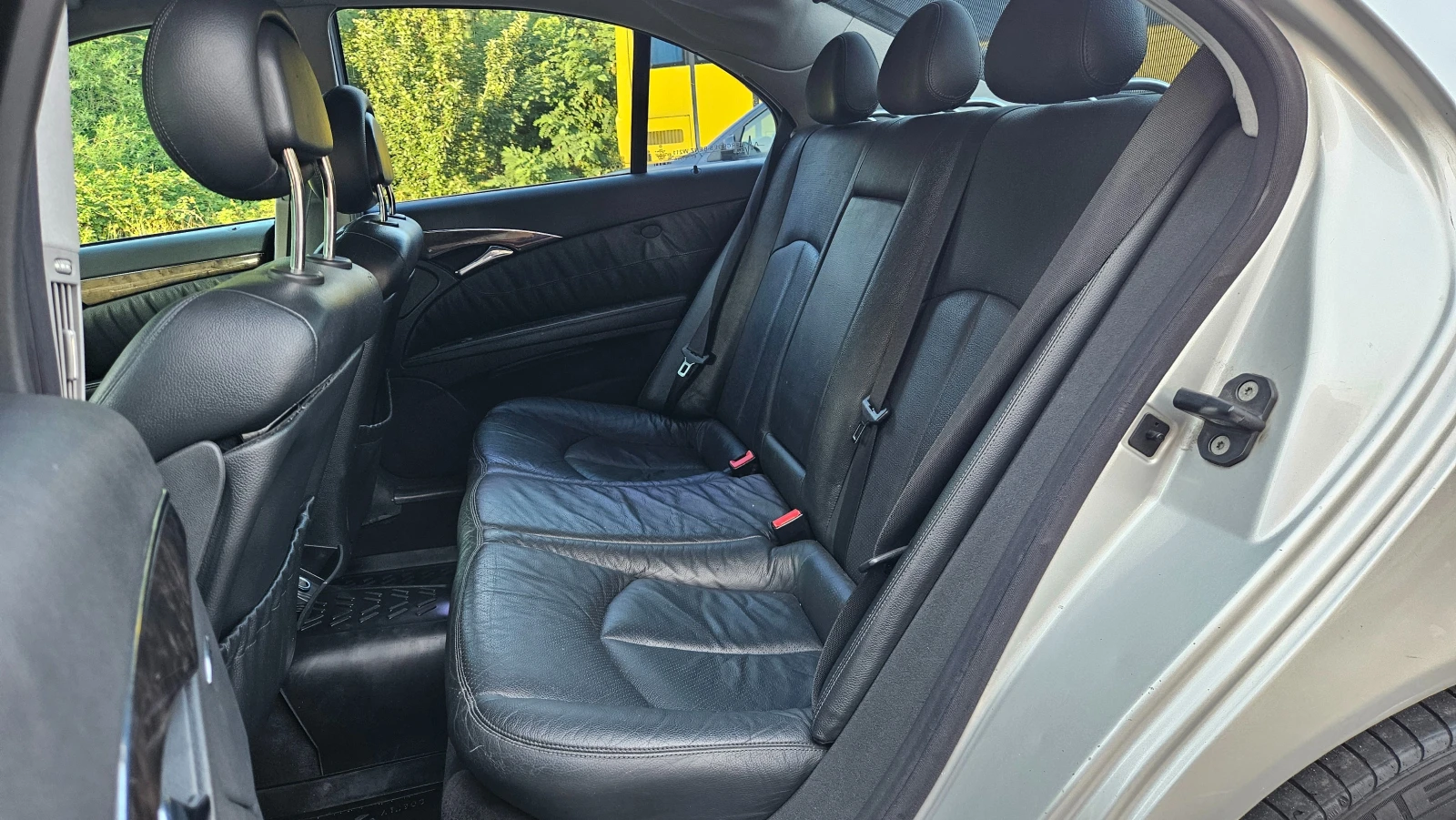 Mercedes-Benz E 320 3.2 GAZ/AVTOMAT/NAVIG/SPORT, снимка 14 - Автомобили и джипове - 55345147