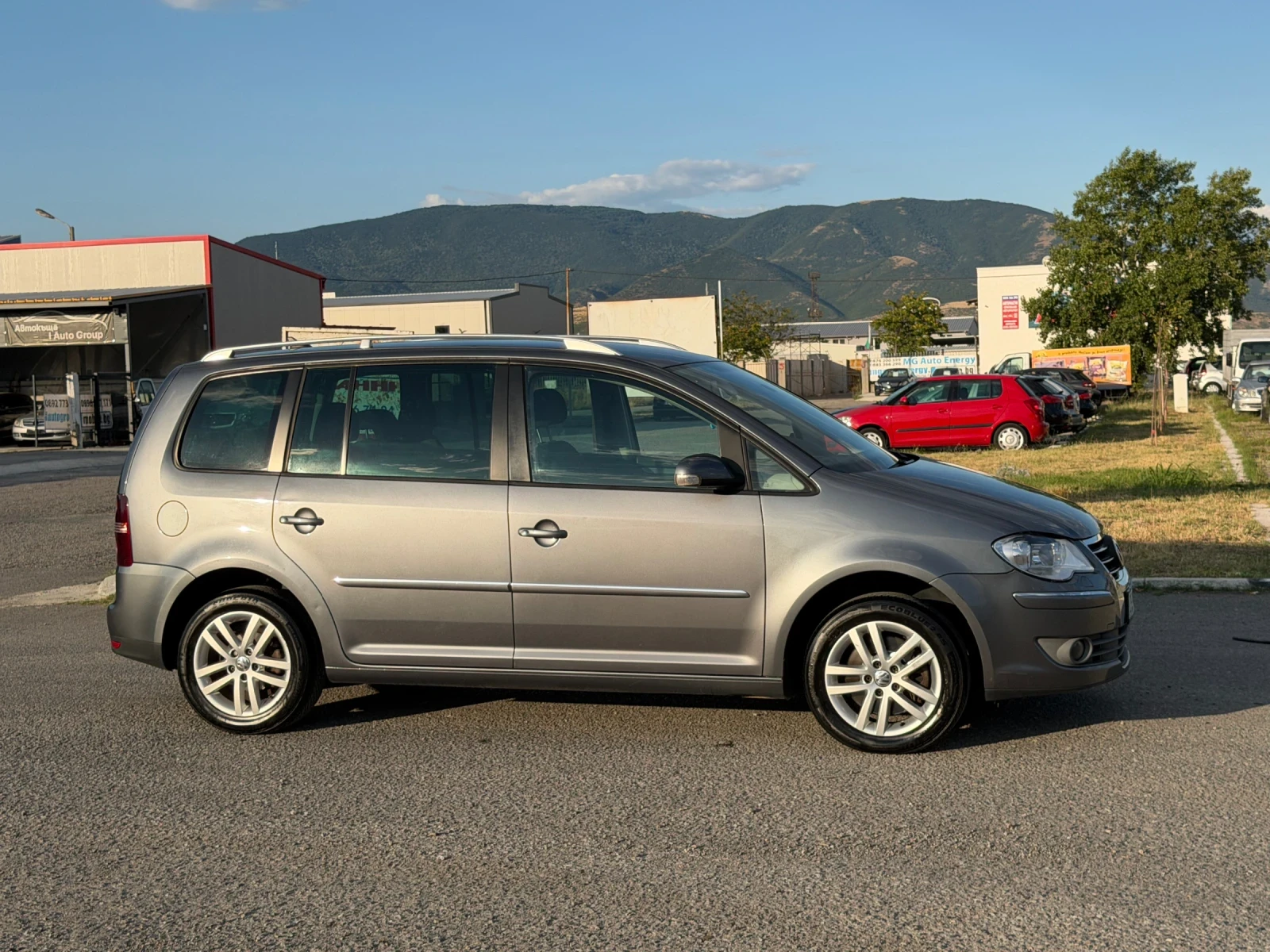 VW Touran 2.0TDI 170ps DSG 7 места Топ Камера/Нави/ Подгрев , снимка 6 - Автомобили и джипове - 55419686