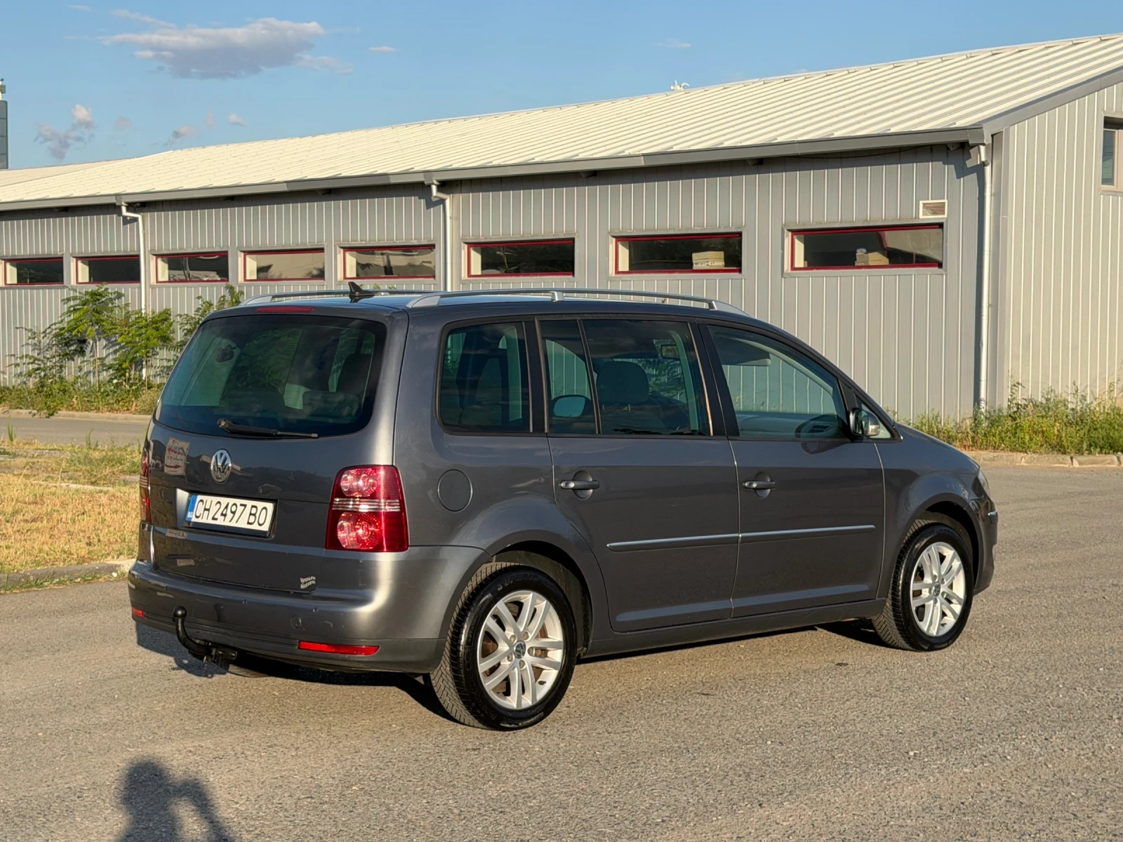 VW Touran 2.0TDI 170ps DSG 7 места Топ Камера/Нави/ Подгрев , снимка 8 - Автомобили и джипове - 55419686