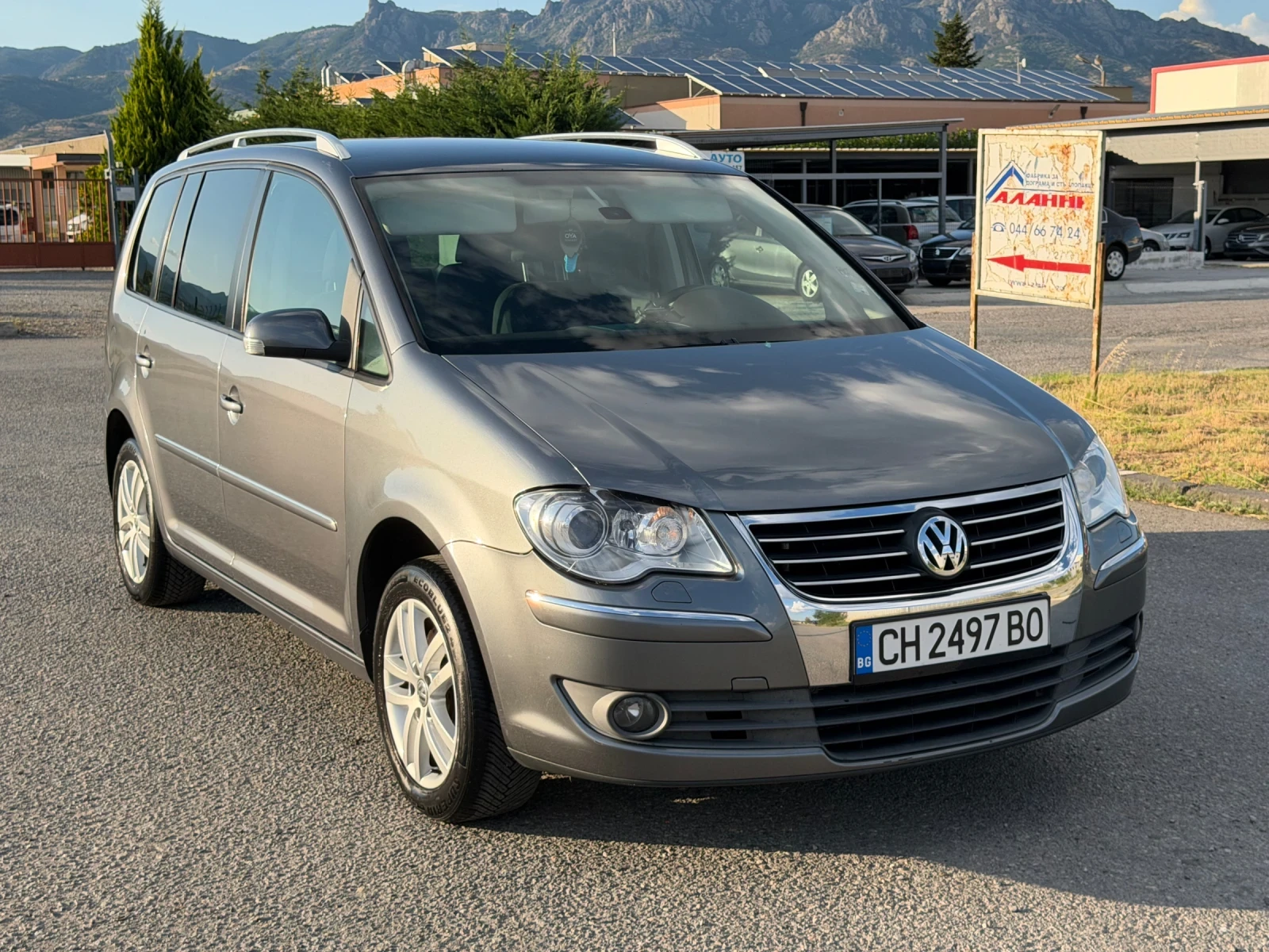 VW Touran 2.0TDI 170ps DSG 7 места Топ Камера/Нави/ Подгрев , снимка 4 - Автомобили и джипове - 55419686