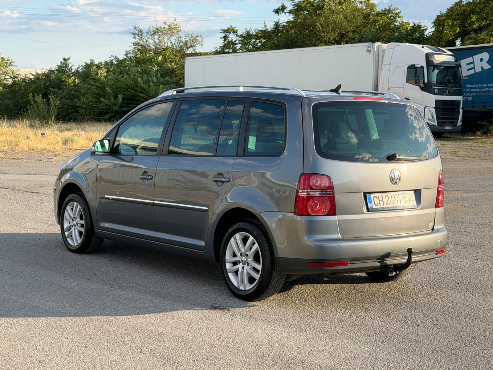 VW Touran 2.0TDI 170ps DSG 7 места Топ Камера/Нави/ Подгрев , снимка 9 - Автомобили и джипове - 55419686