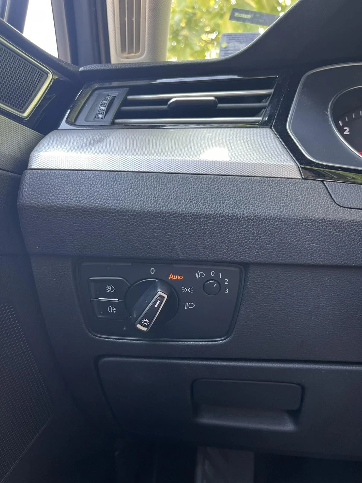 VW Passat 1.6 TDI 120 к.с, снимка 11 - Автомобили и джипове - 55587220