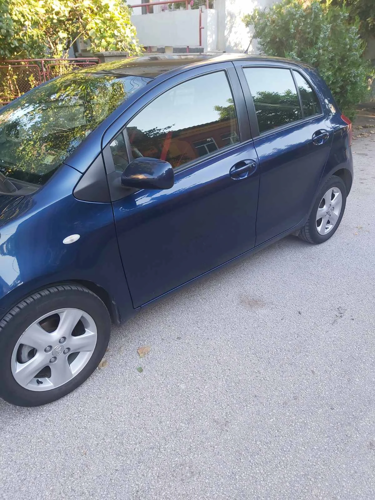 Toyota Yaris 1.0i, снимка 2 - Автомобили и джипове - 55593780