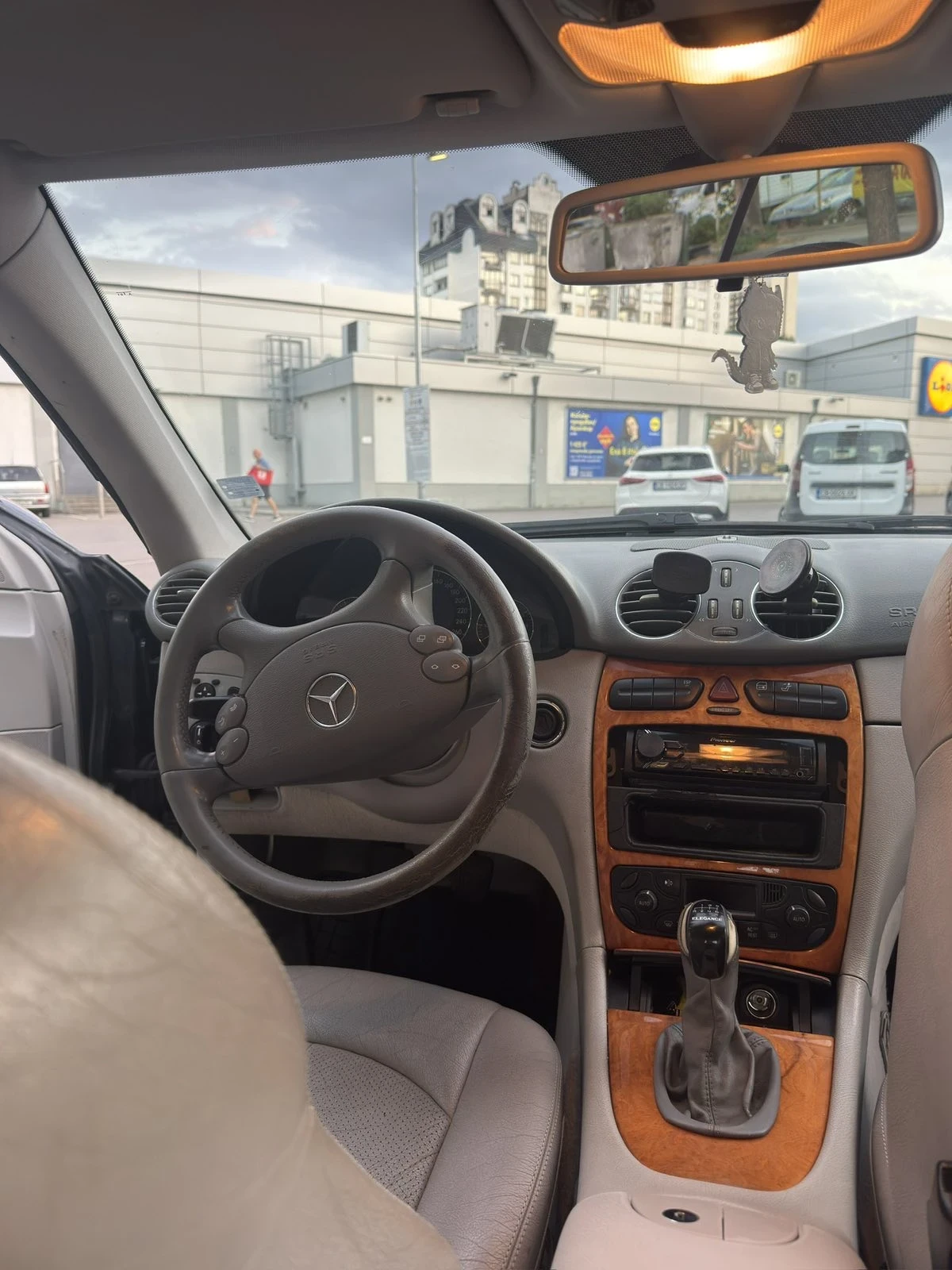 Mercedes-Benz CLK, снимка 8 - Автомобили и джипове - 55671504