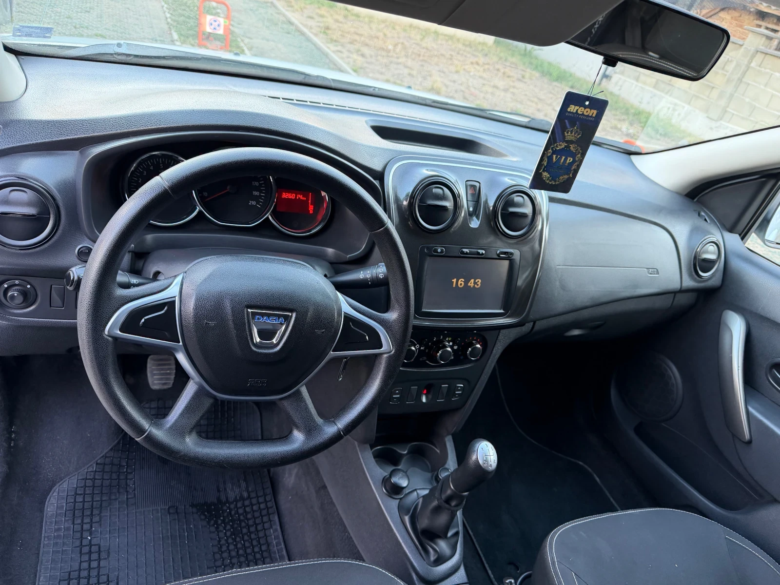 Dacia Sandero 1.5DCI, снимка 10 - Автомобили и джипове - 56633903