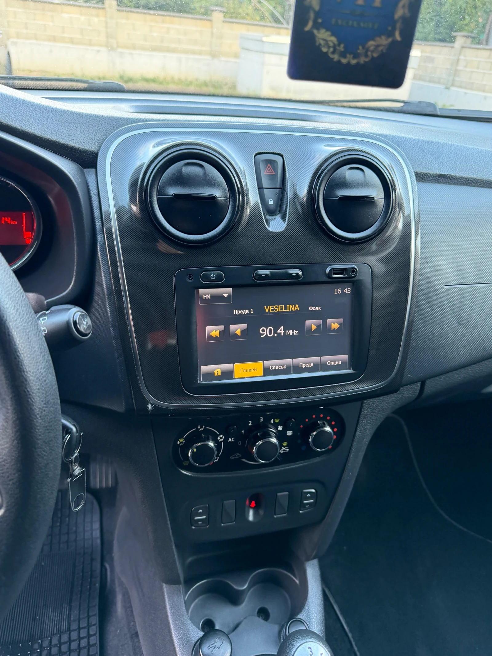 Dacia Sandero 1.5DCI, снимка 8 - Автомобили и джипове - 56633903