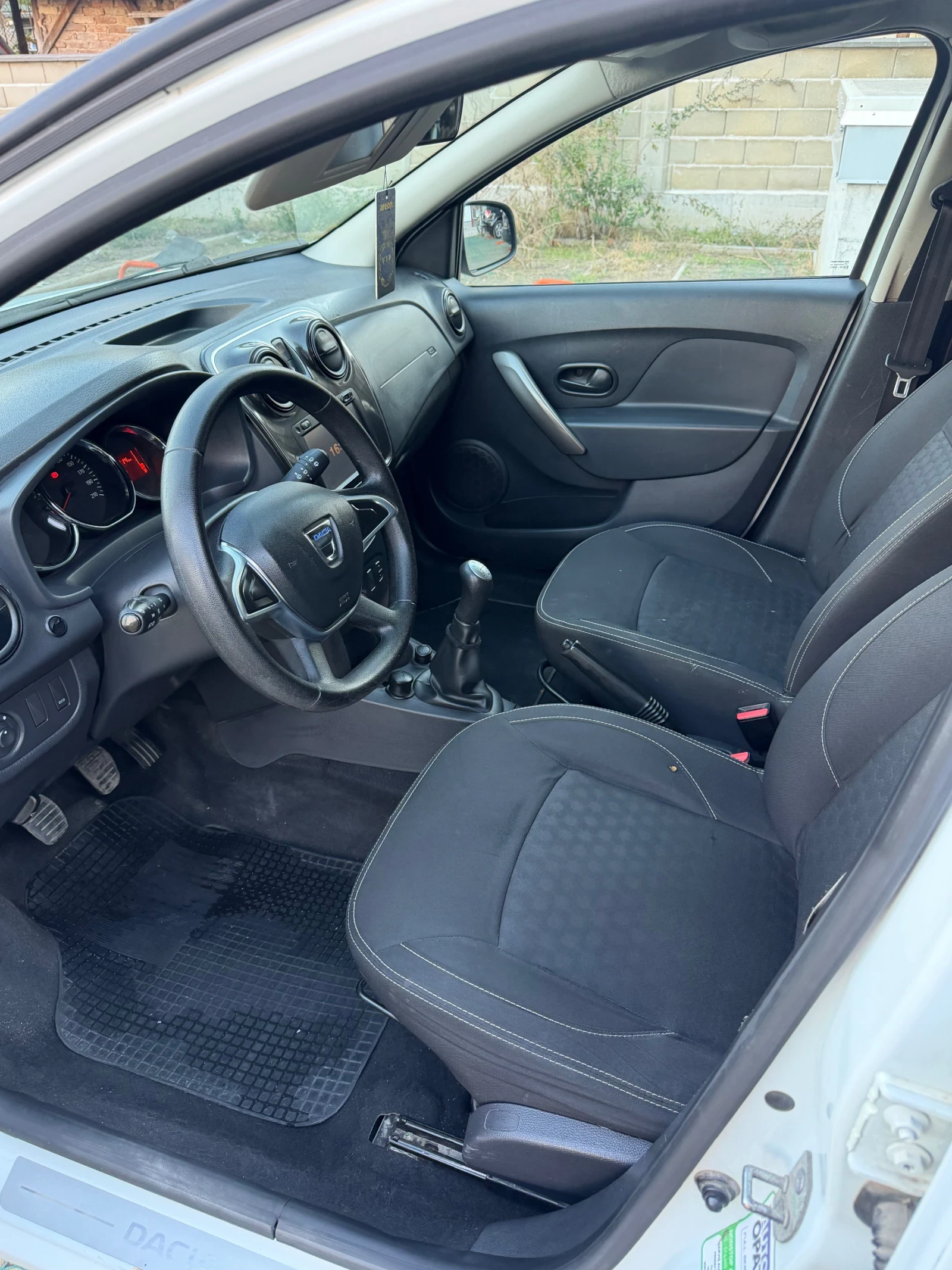 Dacia Sandero 1.5DCI, снимка 9 - Автомобили и джипове - 56633903