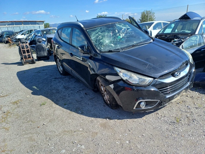 Hyundai IX35 2.0crdi-136кс-на части, снимка 2 - Автомобили и джипове - 47610209