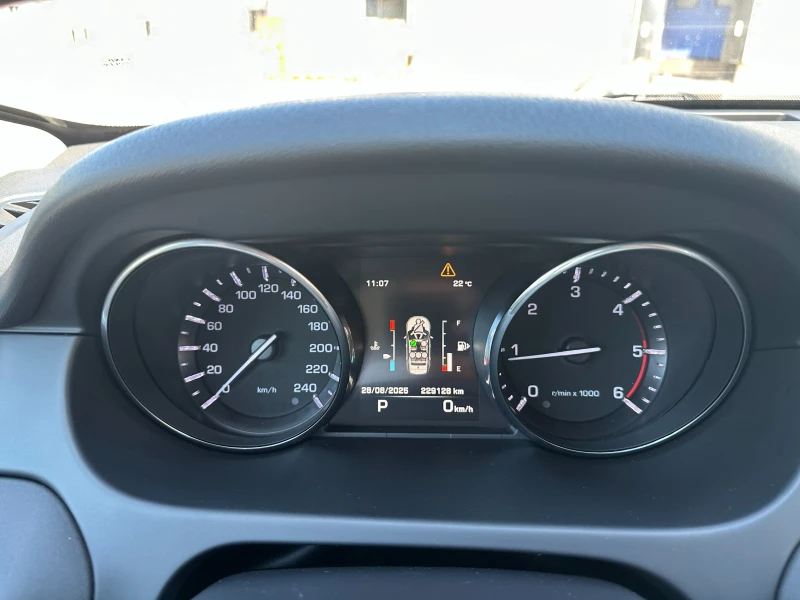 Land Rover Discovery Sport 2.2d 150 к.с., снимка 13 - Автомобили и джипове - 51524115