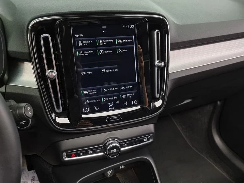 Volvo XC40 2.0 Automatic, снимка 14 - Автомобили и джипове - 55976157