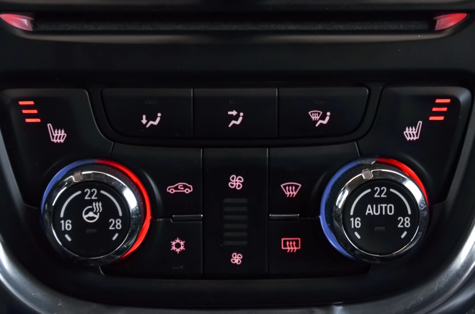 Opel Mokka 1.4 TURBO 4X4, снимка 11 - Автомобили и джипове - 53809380