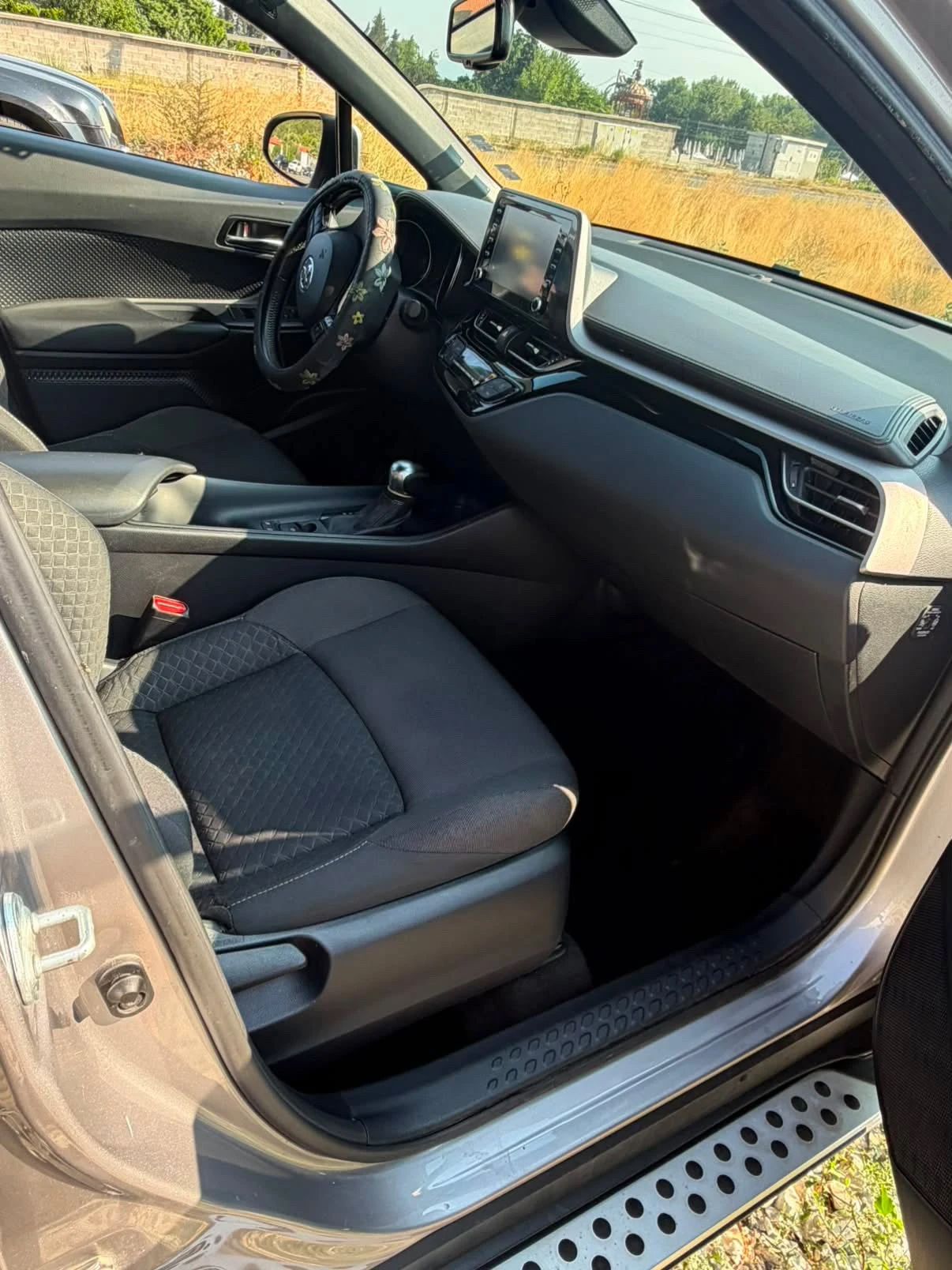 Toyota C-HR 1.8 hibrid топ състояние, снимка 8 - Автомобили и джипове - 55616988