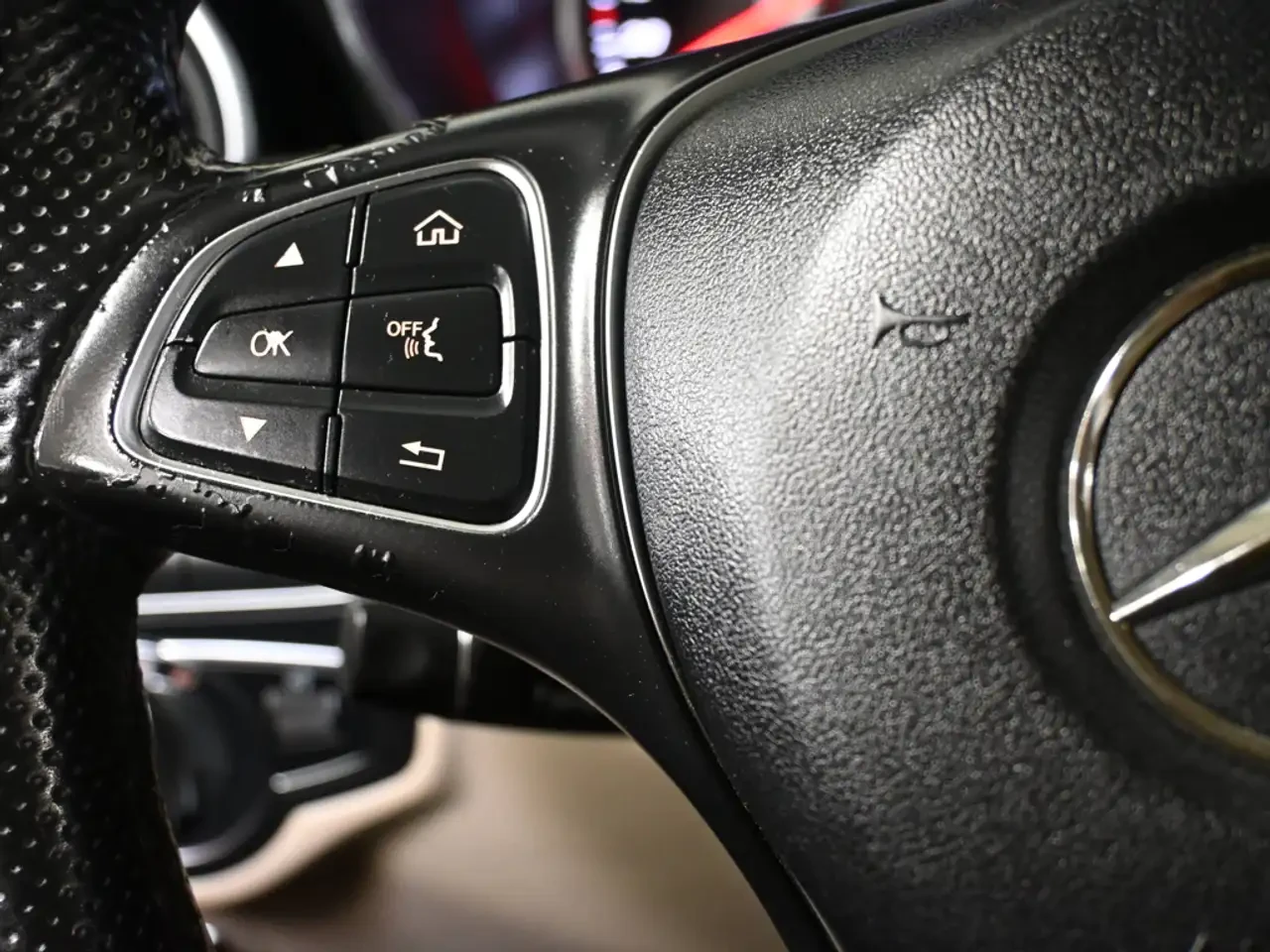 Mercedes-Benz GLC, снимка 15 - Автомобили и джипове - 56180588