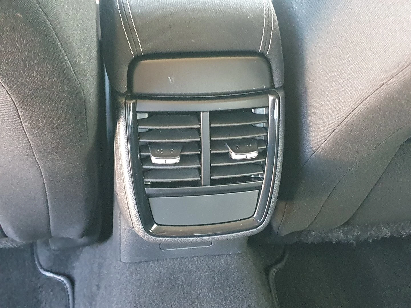 Skoda Kamiq, снимка 15 - Автомобили и джипове - 56421997