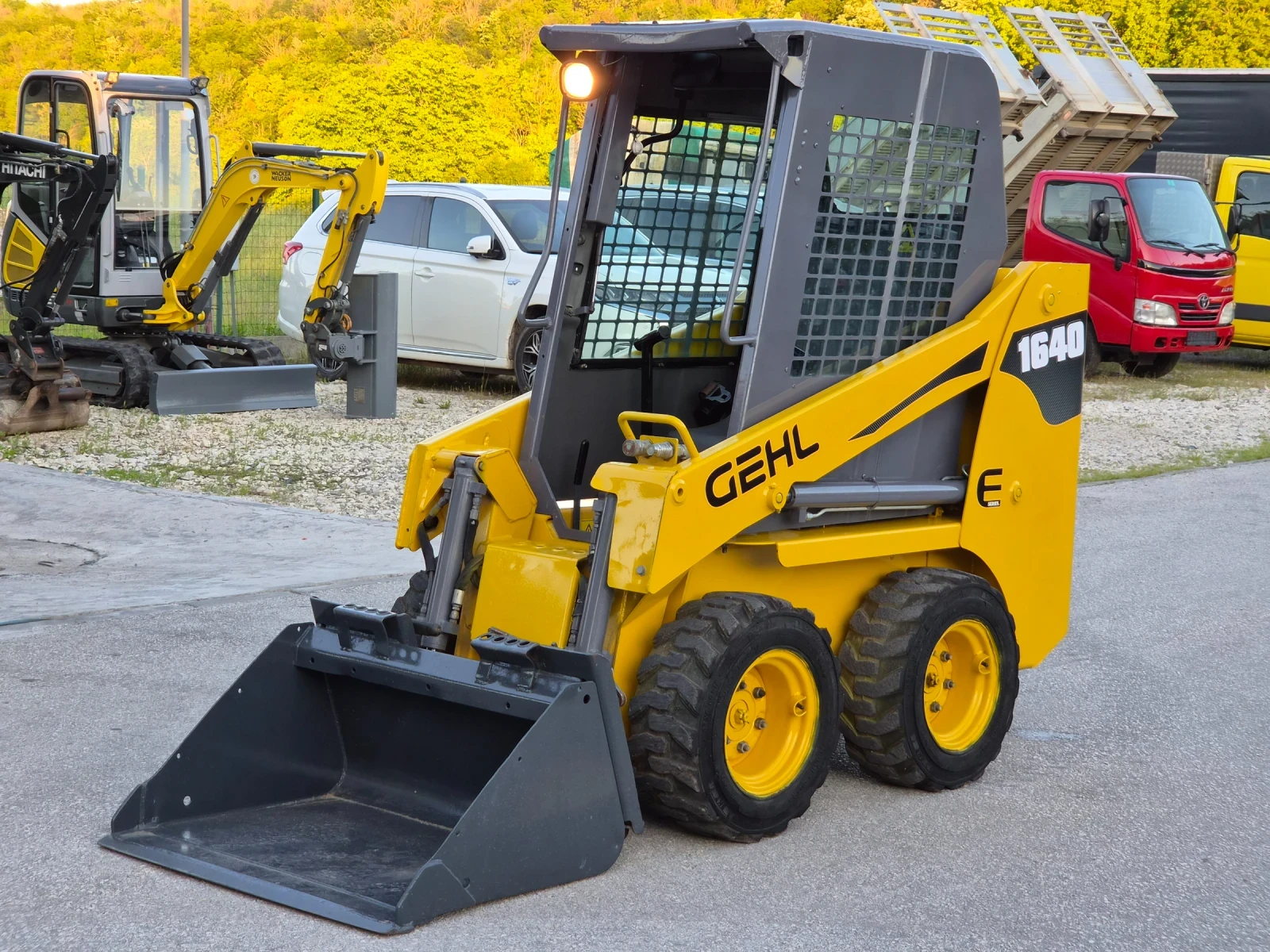 Мини челни товарачи GEHL 1640 E/1350кг./Хидравлична линия/Швейцария