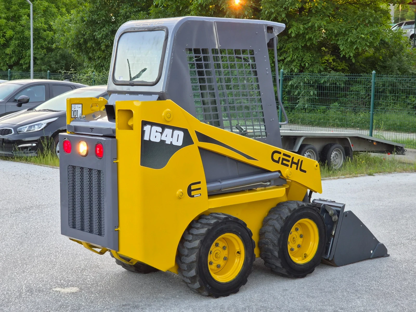 Мини челни товарачи GEHL 1640 E/1350кг./Хидравлична линия/Швейцария, снимка 4 - Индустриална техника - 54696751