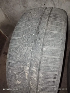 Гуми Зимни 235/50R18, снимка 1