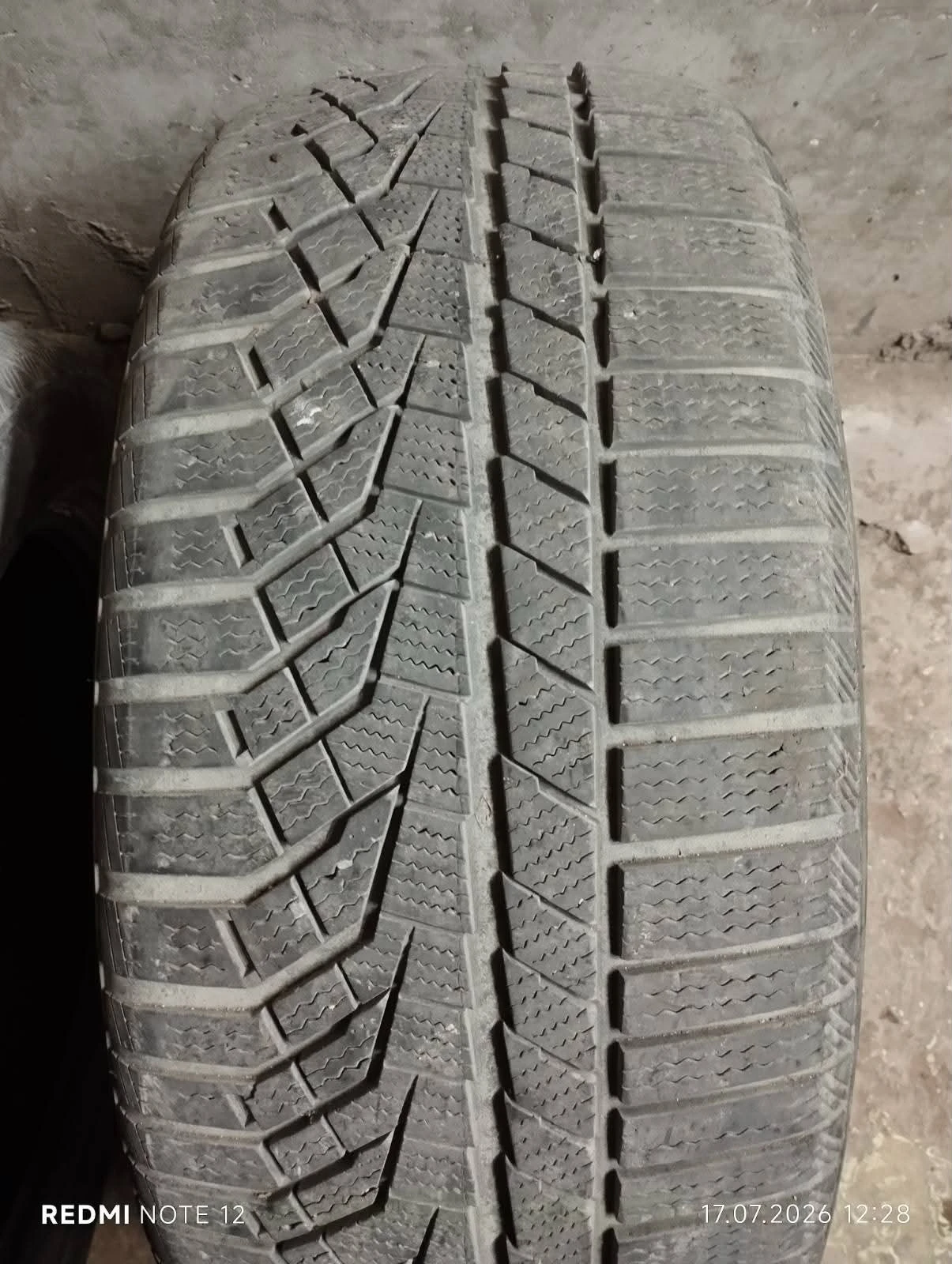 Гуми Зимни 235/50R18, снимка 3 - Гуми и джанти - 55577722