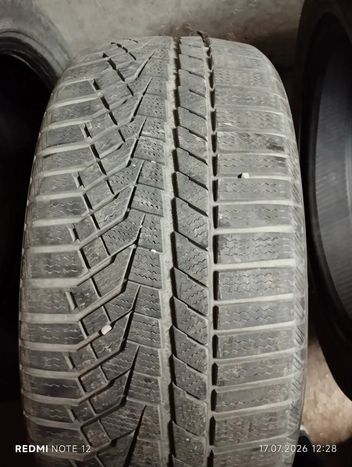 Гуми Зимни 235/50R18, снимка 7 - Гуми и джанти - 55577722