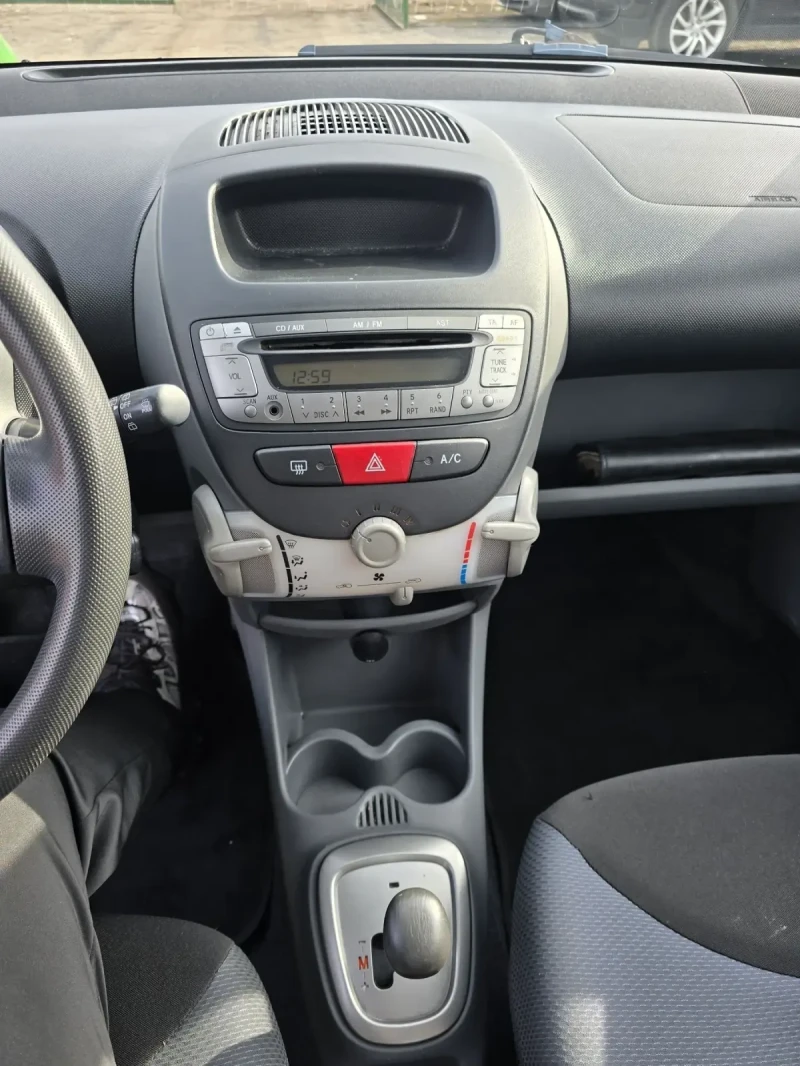 Toyota Aygo, снимка 11 - Автомобили и джипове - 49128089