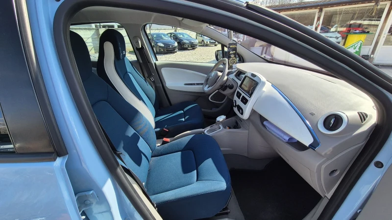 Renault Zoe, снимка 13 - Автомобили и джипове - 49562049