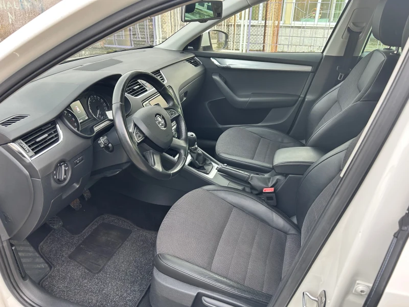 Skoda Octavia 2.0tdi, снимка 6 - Автомобили и джипове - 52495592