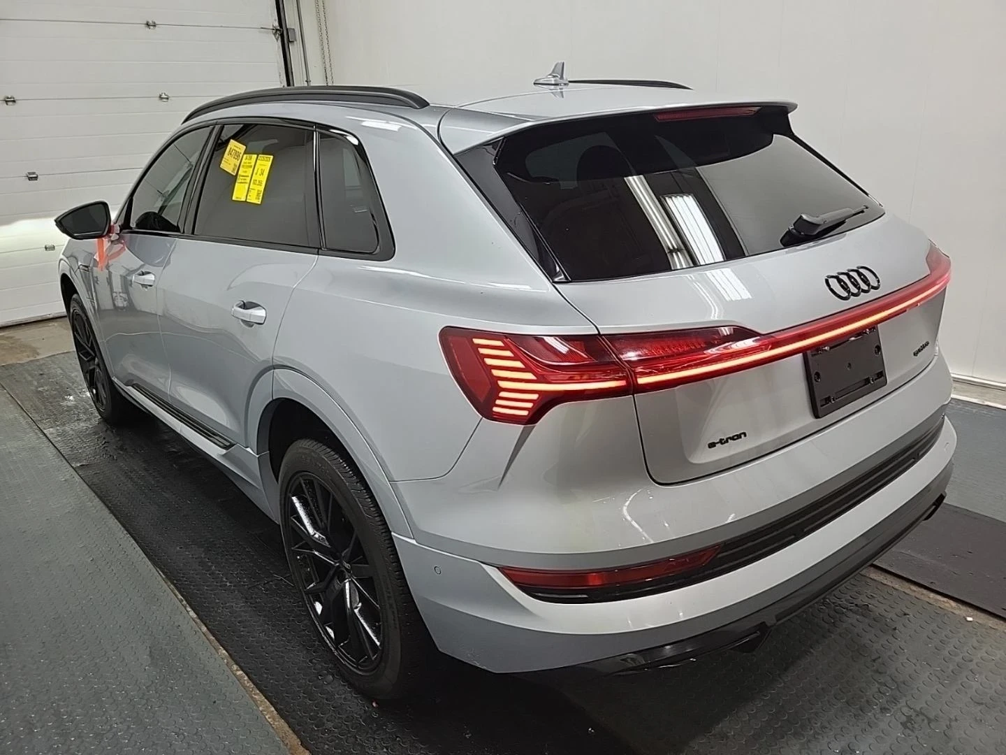 Audi E-Tron Technik* S-line* 360* View* Подгрев* Обдух* Пано*  - изображение 5