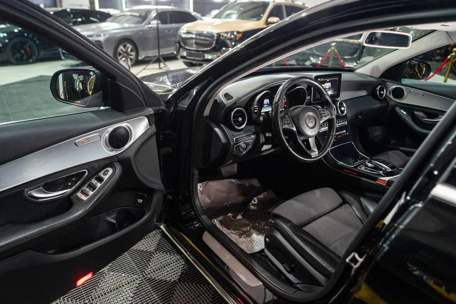 Mercedes-Benz C 220 D FULL AMG LINE LED NAVI ЛИЗИНГ 100%, снимка 11 - Автомобили и джипове - 53846746