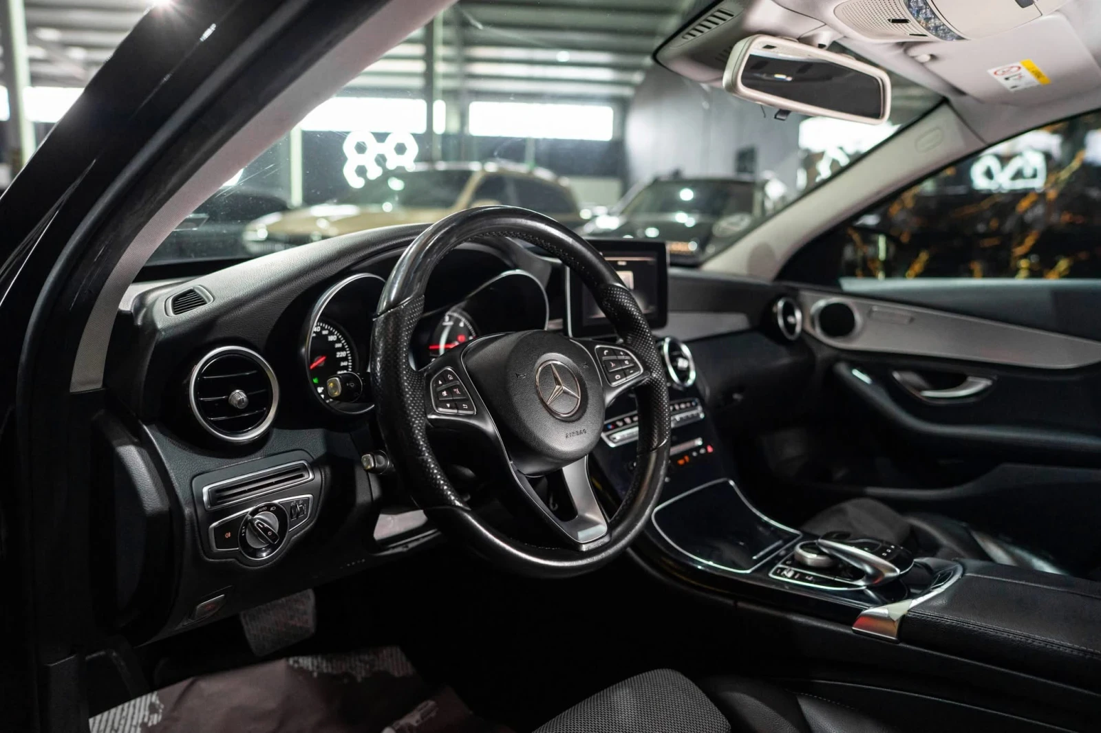 Mercedes-Benz C 220 D FULL AMG LINE LED NAVI ЛИЗИНГ 100%, снимка 12 - Автомобили и джипове - 53846746