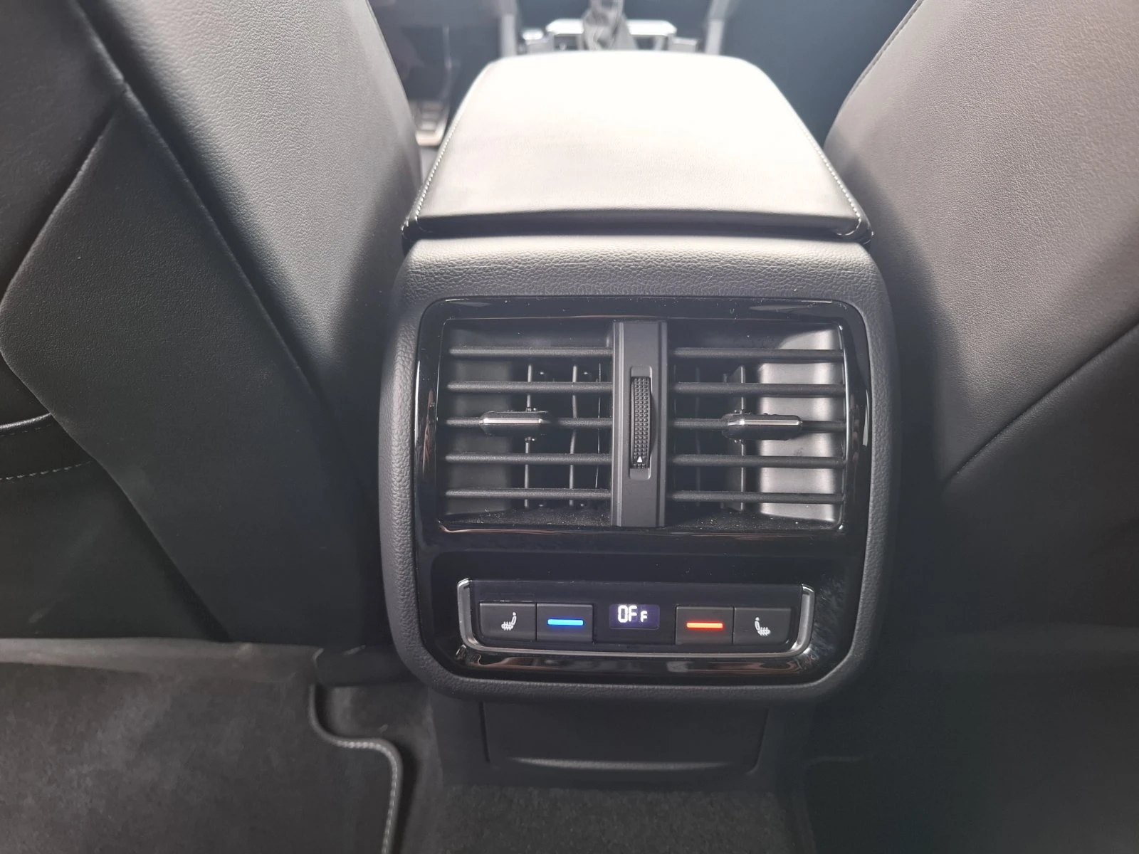 VW Arteon 2.0 TDI R-Line DSG 4MOTION Гаранция, снимка 9 - Автомобили и джипове - 53974846