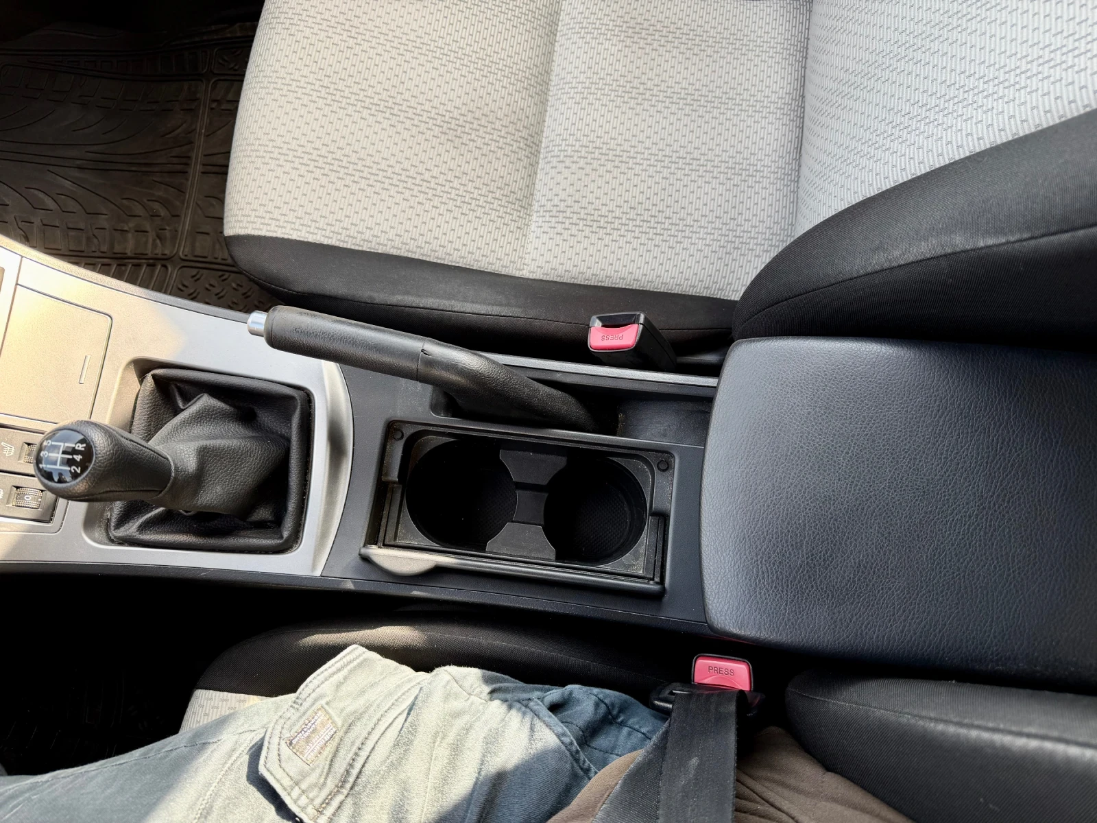 Mazda 3 1.6, снимка 11 - Автомобили и джипове - 54021434