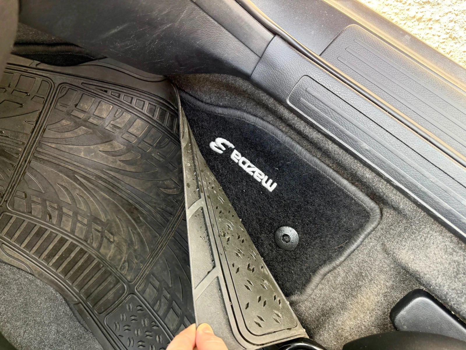 Mazda 3 1.6, снимка 12 - Автомобили и джипове - 54021434