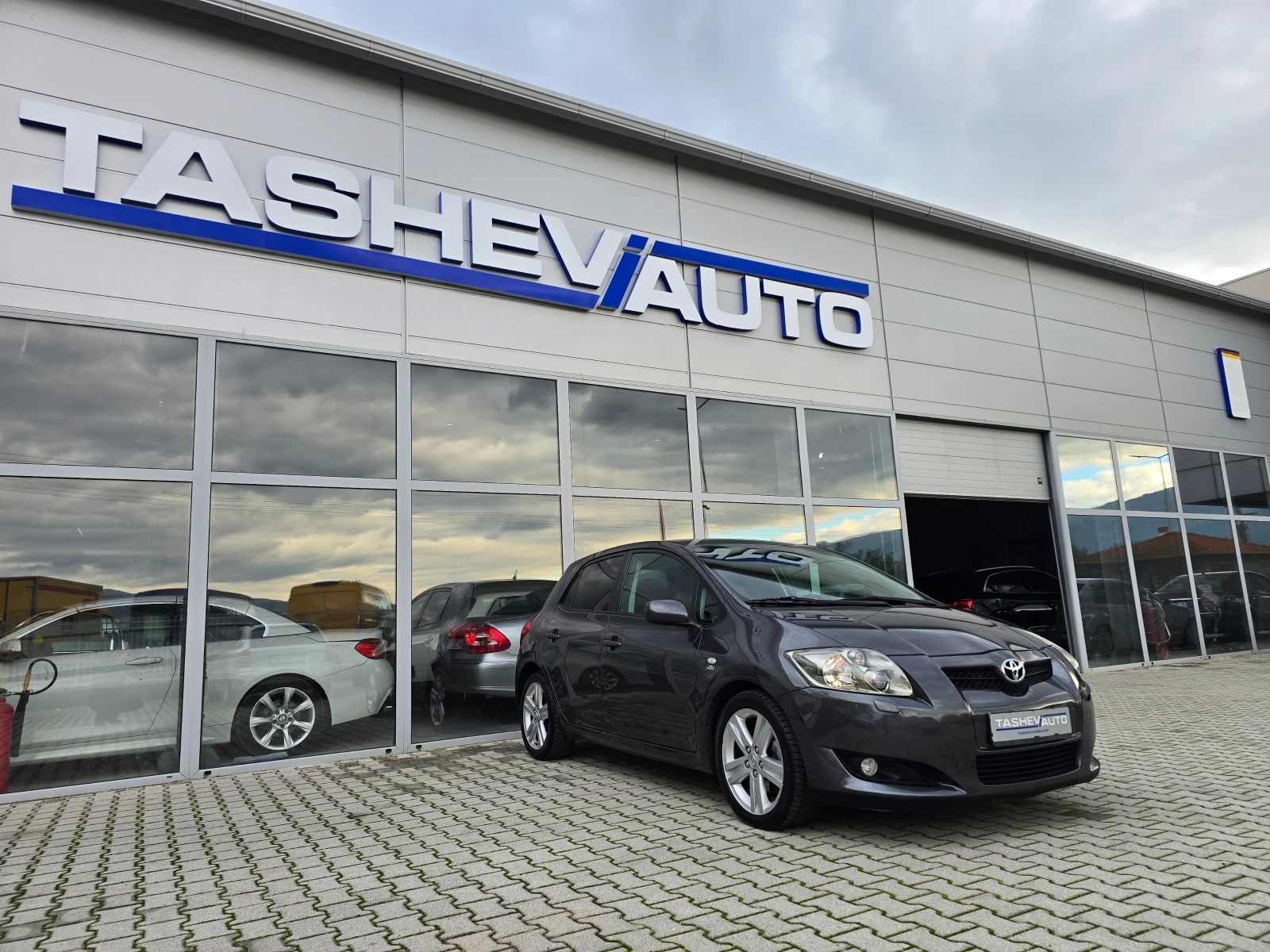 Toyota Auris NAVI* * XENON* * KEYLESS* * 