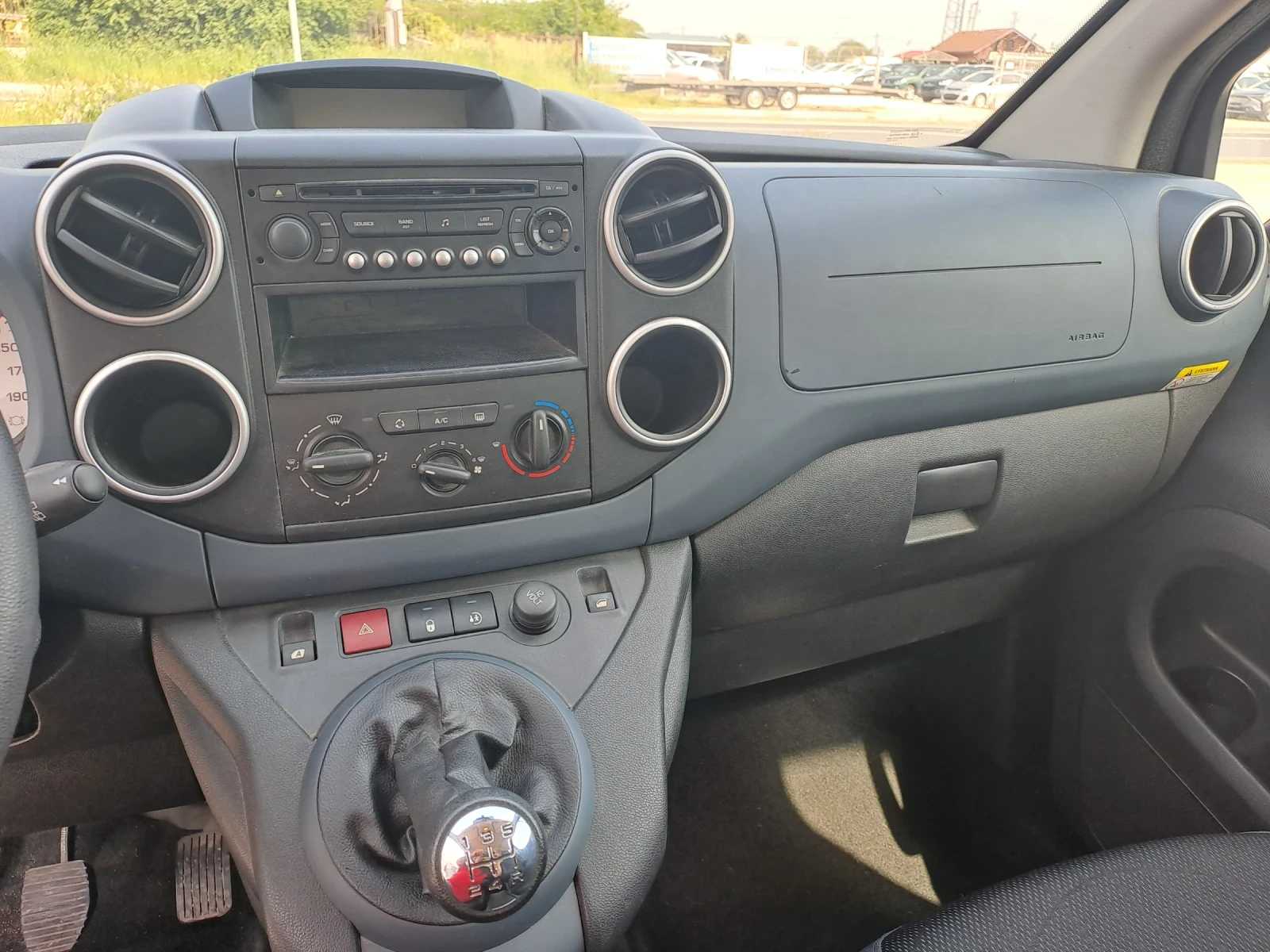Peugeot Partner 1, 6HDI, Tepee, ОБСЛУЖЕН, снимка 12 - Автомобили и джипове - 54509104