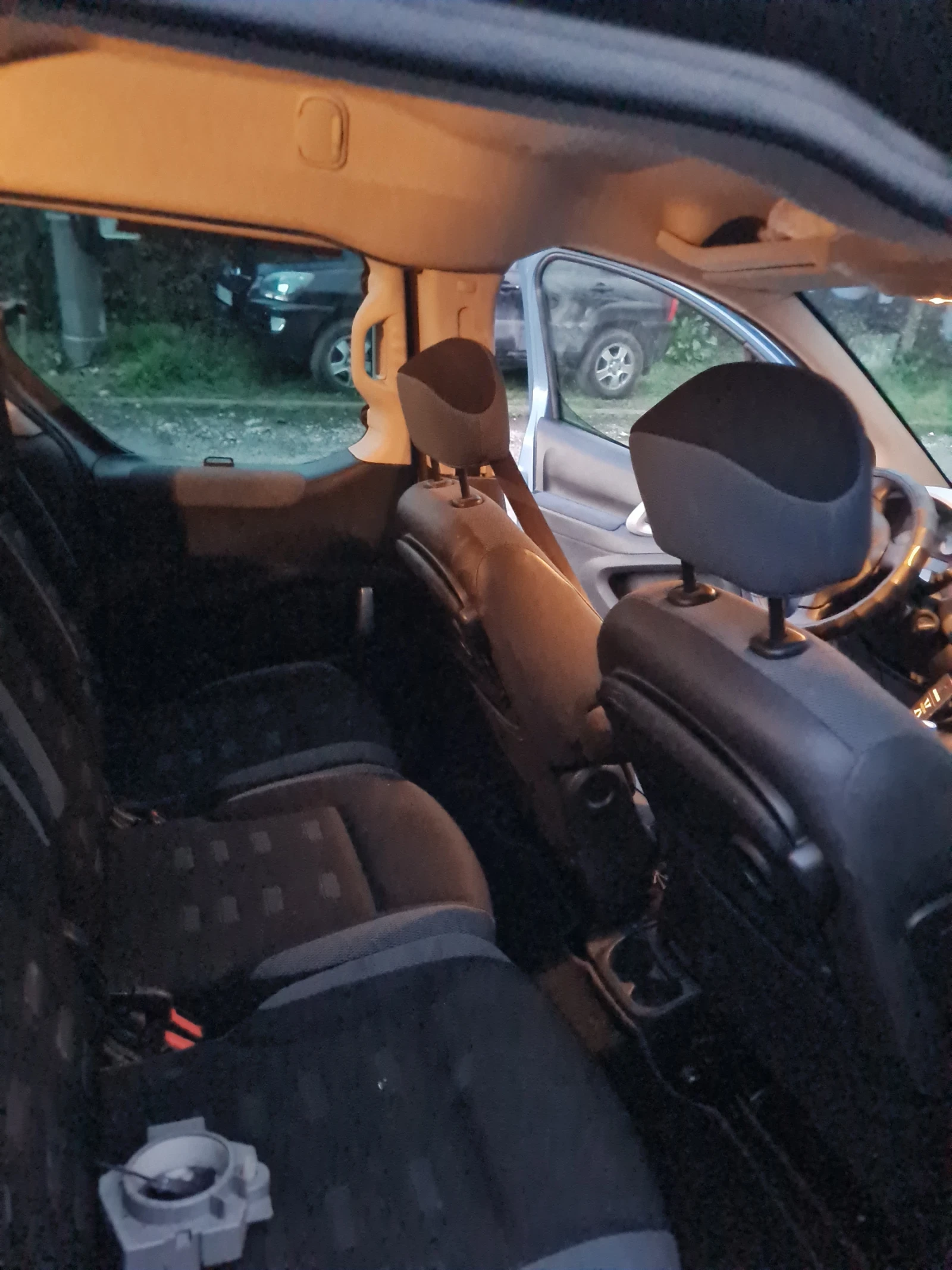 Citroen Berlingo 1.6 HDI  6+ 1, снимка 8 - Автомобили и джипове - 54742722