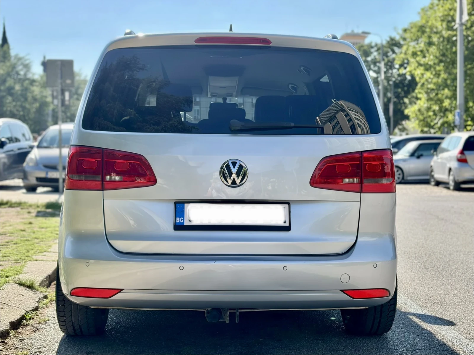 VW Touran 1.6 TDI   DSG 7, снимка 4 - Автомобили и джипове - 54815573
