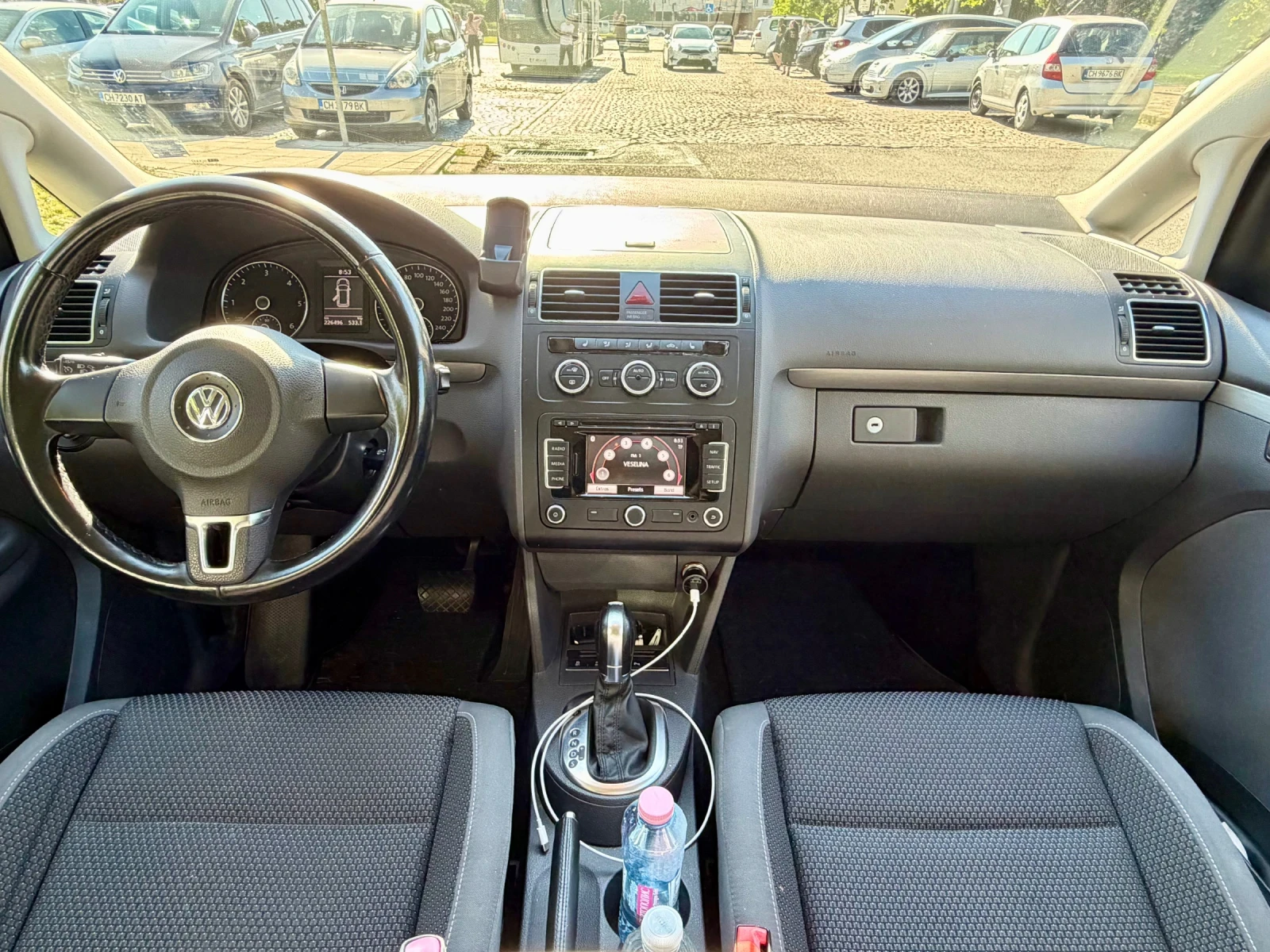 VW Touran 1.6 TDI   DSG 7, снимка 11 - Автомобили и джипове - 54815573