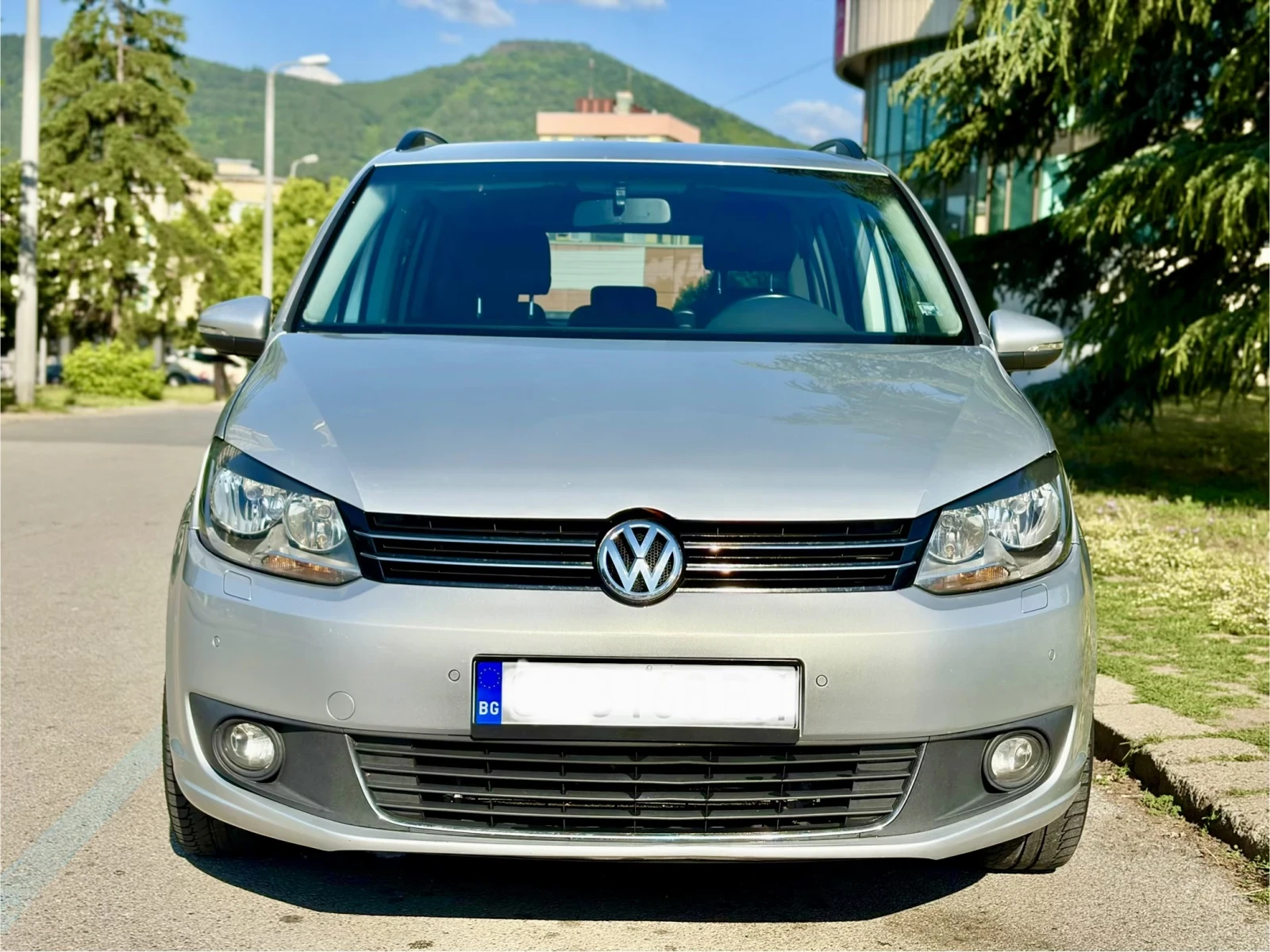 VW Touran 1.6 TDI   DSG 7, снимка 8 - Автомобили и джипове - 54815573