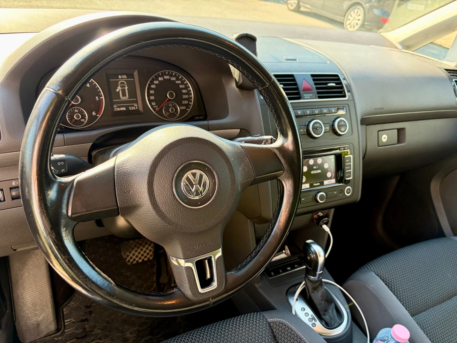 VW Touran 1.6 TDI   DSG 7, снимка 10 - Автомобили и джипове - 54815573
