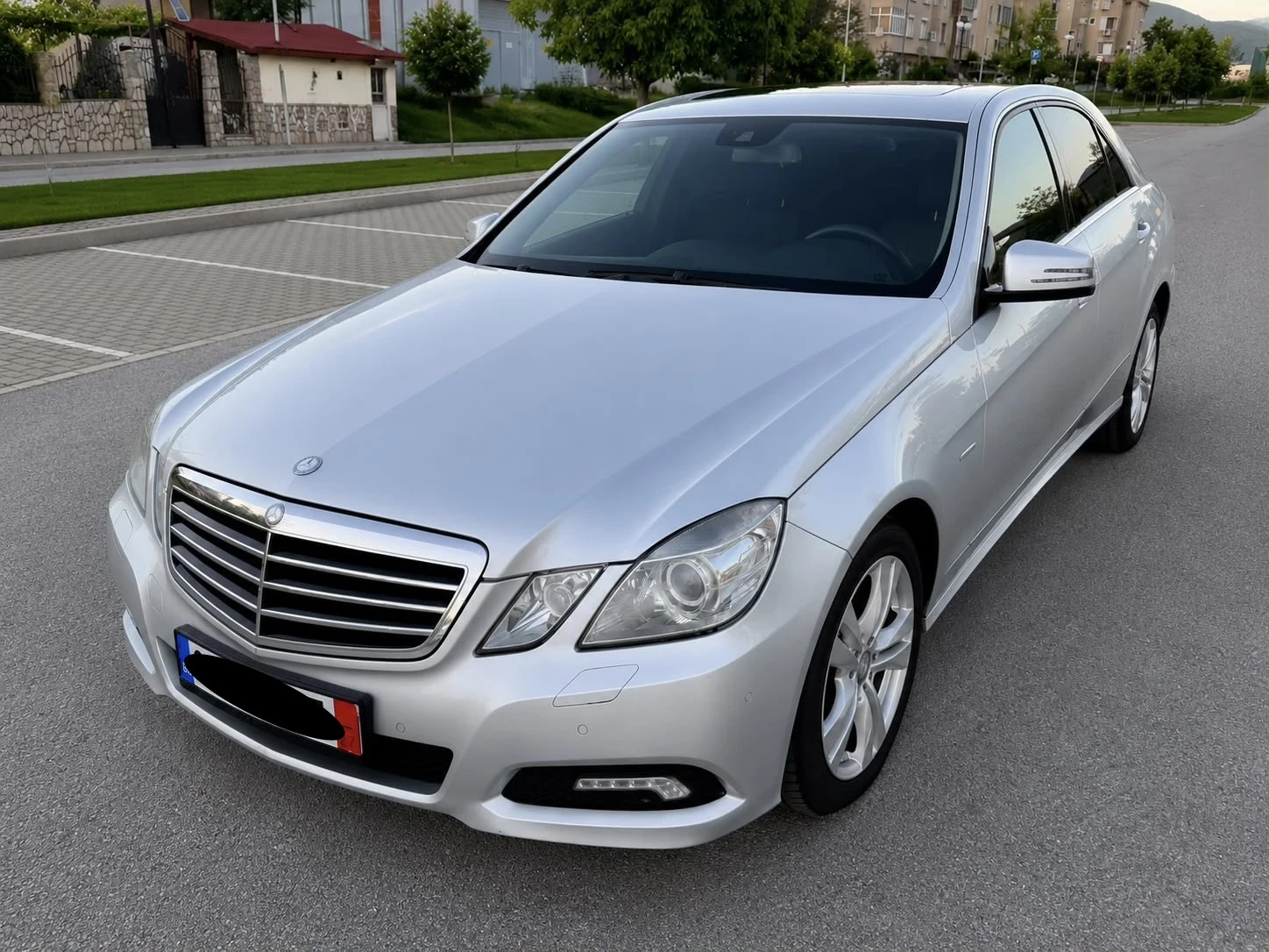 Mercedes-Benz E 220 Avantgarde* Кожа/Нави/Парктроник/Подгрев* ЛИЗИНГ, снимка 3 - Автомобили и джипове - 54879530