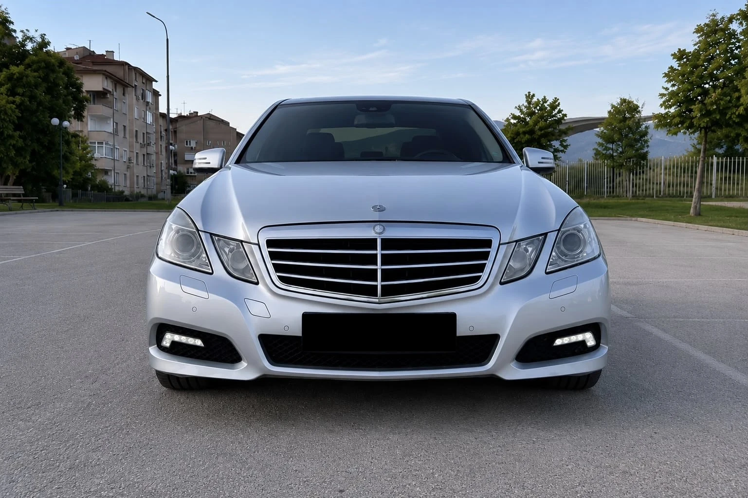 Mercedes-Benz E 220 Avantgarde* Кожа/Нави/Парктроник/Подгрев* ЛИЗИНГ, снимка 2 - Автомобили и джипове - 54879530