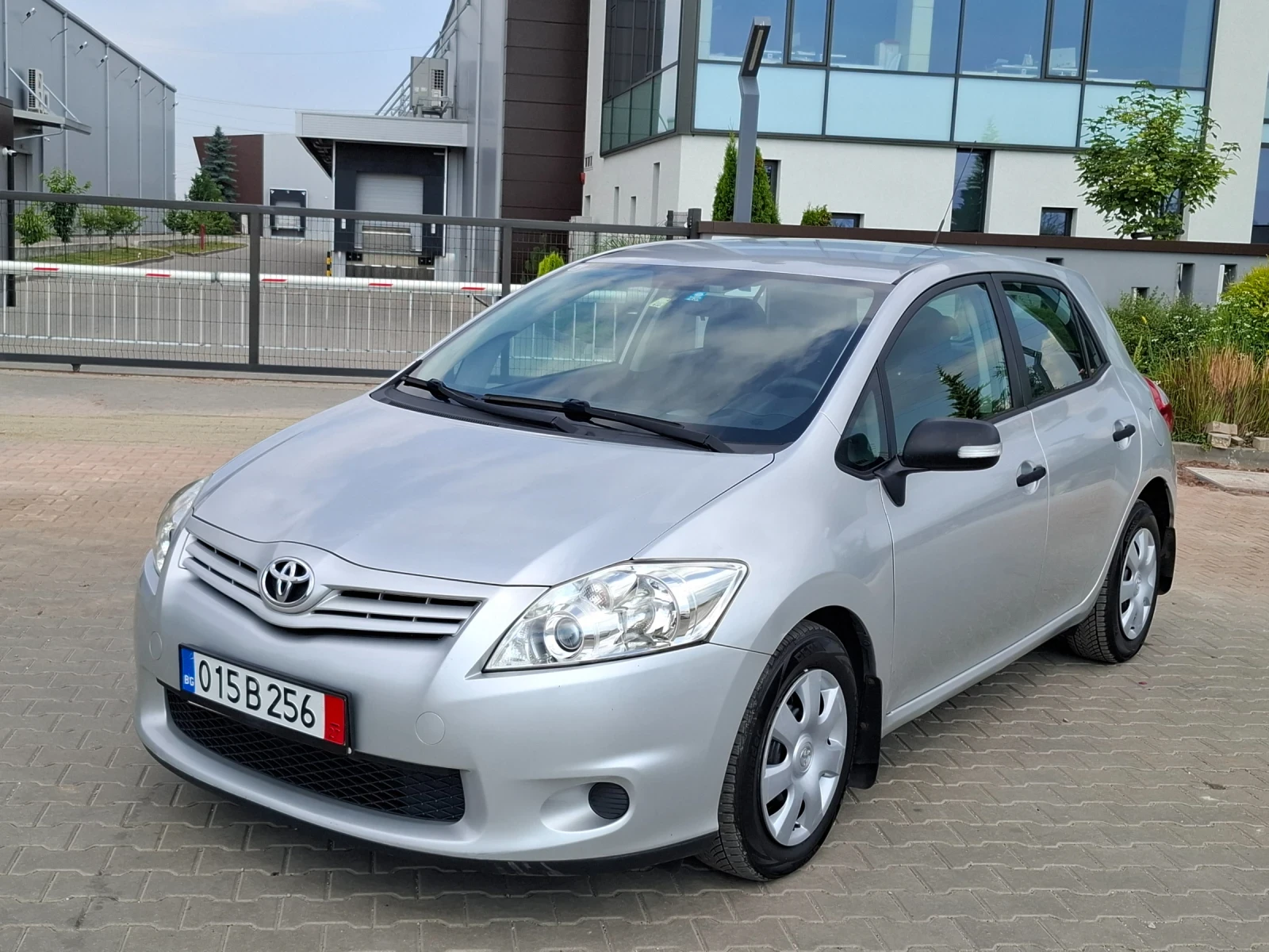 Toyota Auris 1.4D4D* (90кс)* FACELIFT* НОВ ВНОС* * , снимка 3 - Автомобили и джипове - 55067682