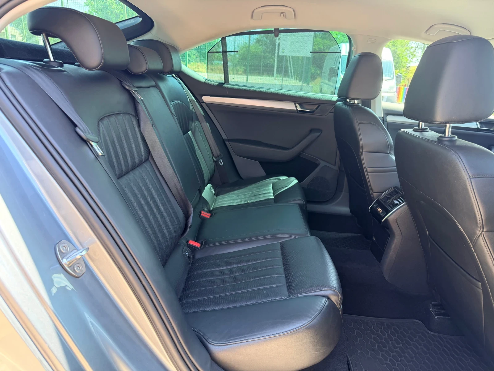 Skoda Superb, снимка 15 - Автомобили и джипове - 55200964