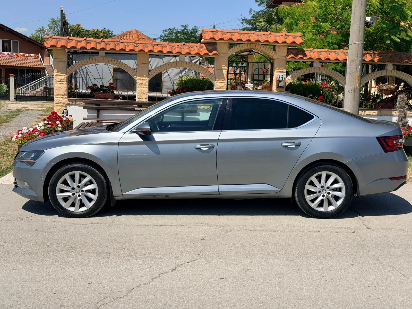 Skoda Superb, снимка 3 - Автомобили и джипове - 55200964