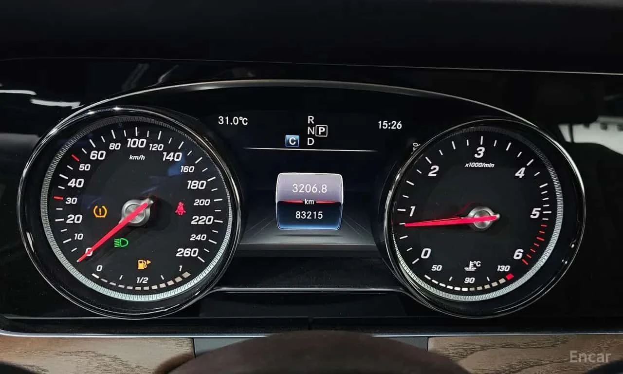Mercedes-Benz E 220 * Exclusive * КРАЙНА ЦЕНА ДО БЪЛГАРИЯ * АВТОКРЕДИТ, снимка 8 - Автомобили и джипове - 55569838