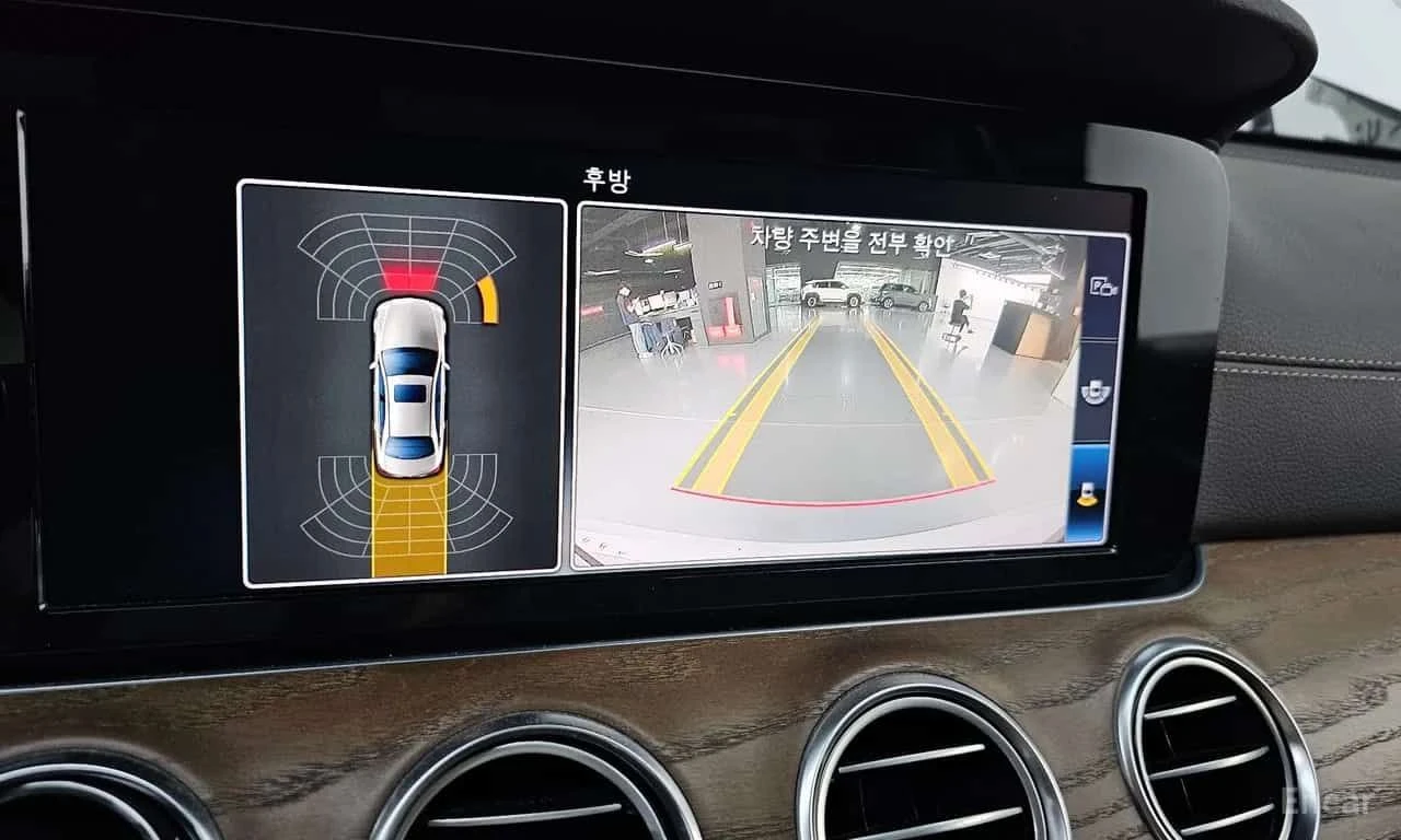 Mercedes-Benz E 220 * Exclusive * КРАЙНА ЦЕНА ДО БЪЛГАРИЯ * АВТОКРЕДИТ, снимка 15 - Автомобили и джипове - 55569838