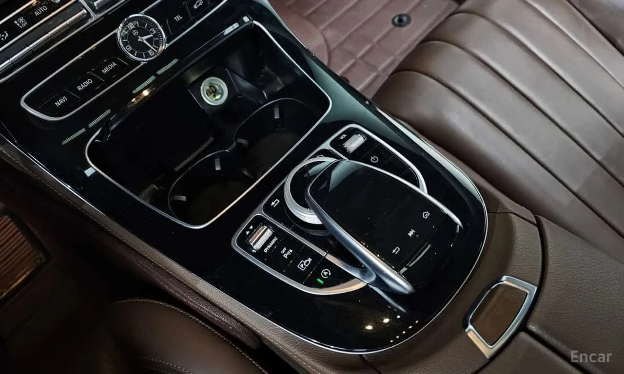Mercedes-Benz E 220 * Exclusive * КРАЙНА ЦЕНА ДО БЪЛГАРИЯ * АВТОКРЕДИТ, снимка 9 - Автомобили и джипове - 55569838